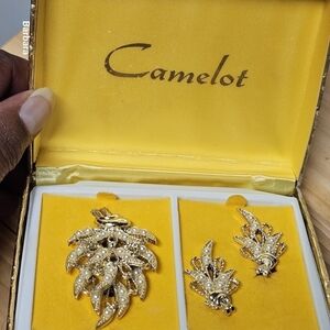 Vintage 60s Camelot Filigree Gold-tone & Pearl Leaves Bouquet